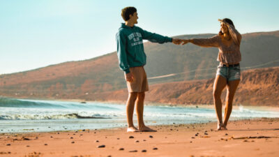 Ünlü Şarkıcı, Yeni Aşkıyla Romantik Tatilde Görüntülendi! Ünlü şarkıcı, tatilini yeni aşkıyla
