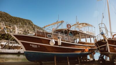 Baba yadigârı olan teknede yaşıyor Bir kişi, baba yadigârı olan