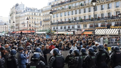 Fransa’da Öfke Sokağa Taştı! Macron’a Tepkiler Çığ Gibi Büyüyor, Gözaltılar 200’ü Aştı